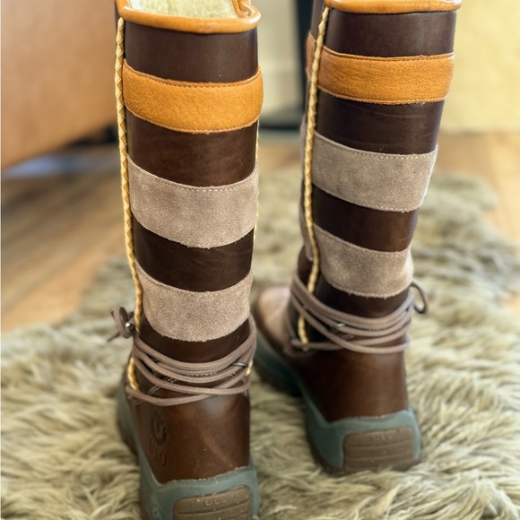 Ulu Caribou Lark Boots, 10 (discontinued) - Picture 3 of 16